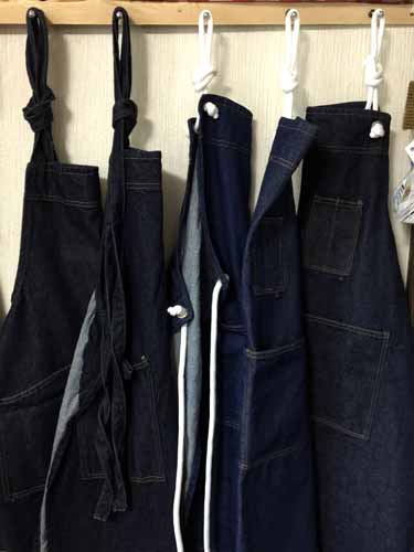 手袋、エプロン、バンダナ、マスク